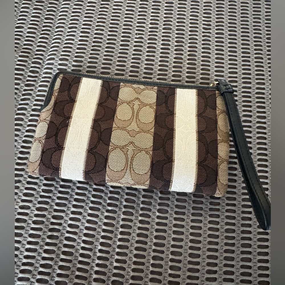 Like New Coach Zip Wristlet Wallet Luxury Jacquard Stripes Brown Cream Signature - Picture 4 of 8